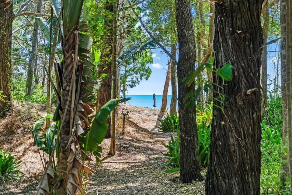 Sol Sanctuary- Beachfront House in Toogoom