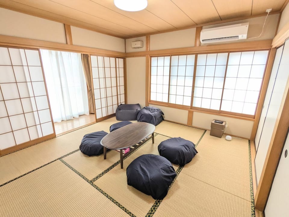 Photo of the whole room, air conditioner