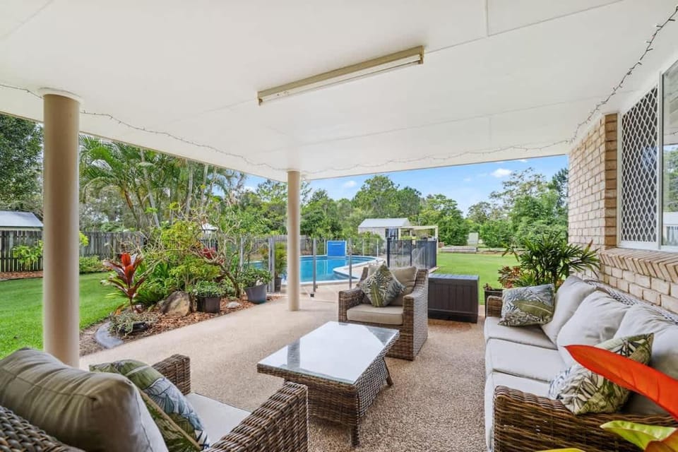 Private Family Retreat - Pool Spa Tennis firepit House in Hervey Bay
