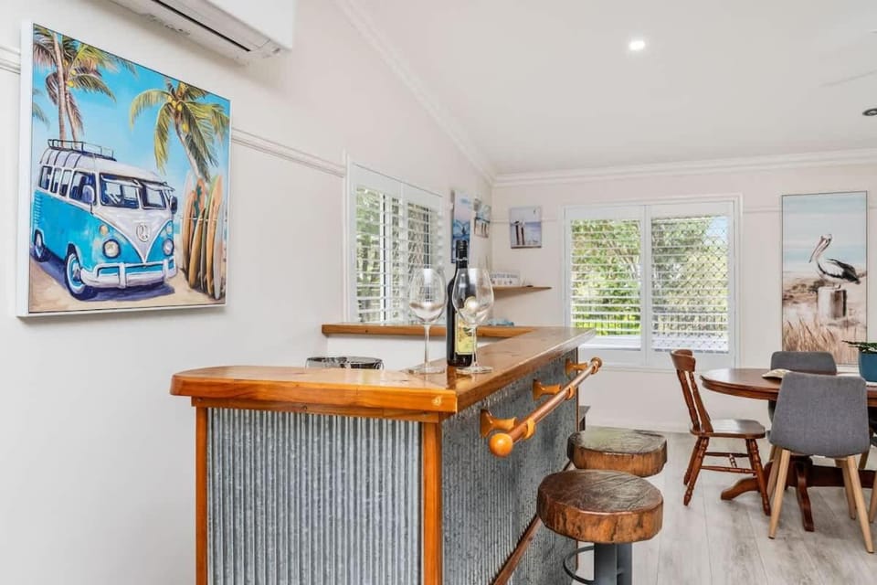Private Family Retreat - Pool Spa Tennis firepit House in Hervey Bay