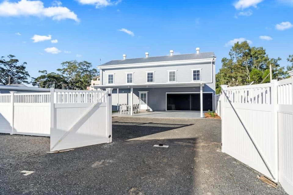 Coastal Hideaway - Great Location House in Hervey Bay