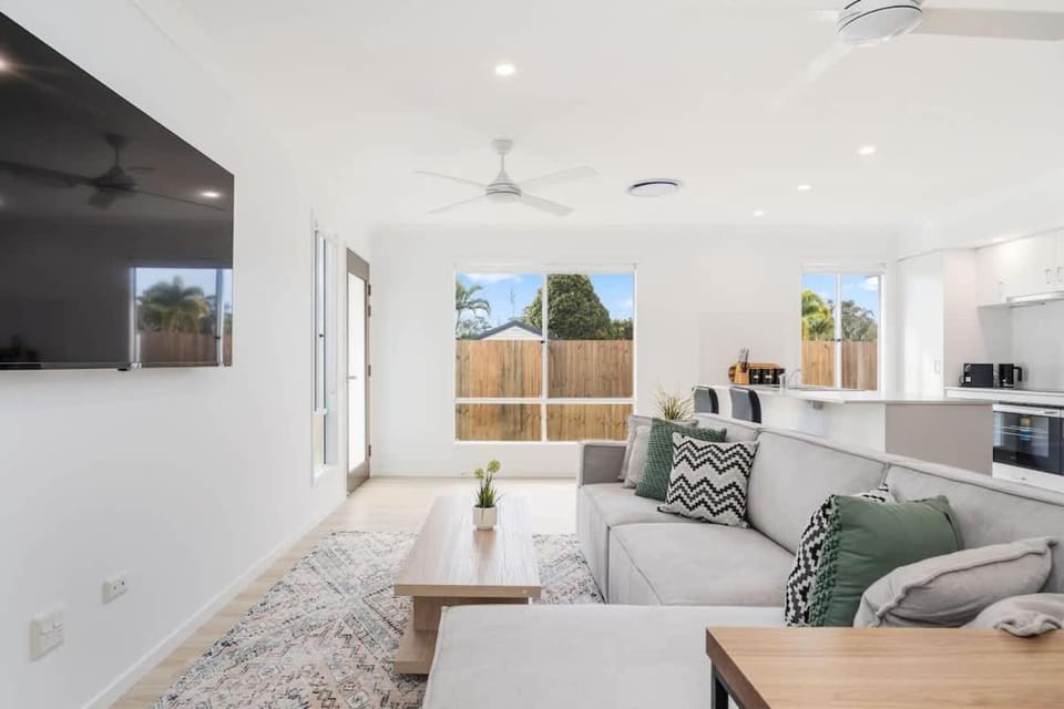 Home Sweet Home - Brand New 4 Bed 3 Bath Home House in Hervey Bay