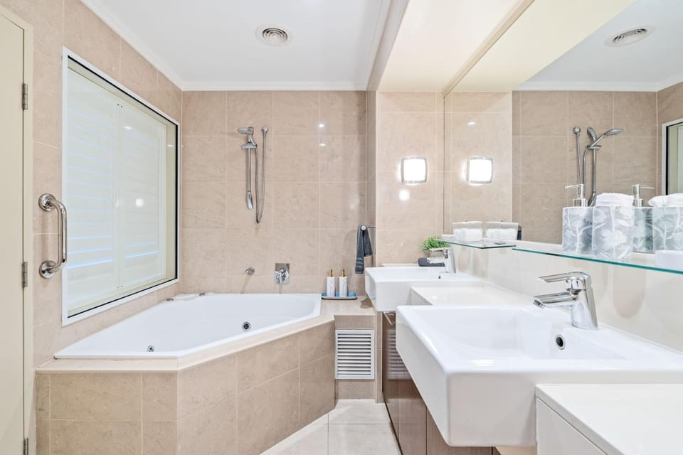Bathroom, Spa and wellness centre/facilities, Bath