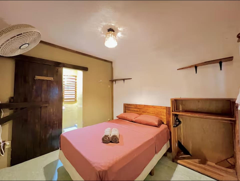 Bed, Decorative detail, towels