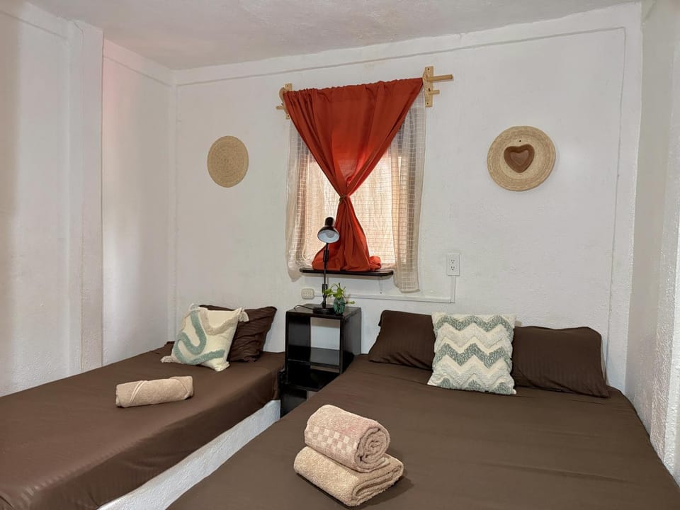 Bed, Bedroom, towels