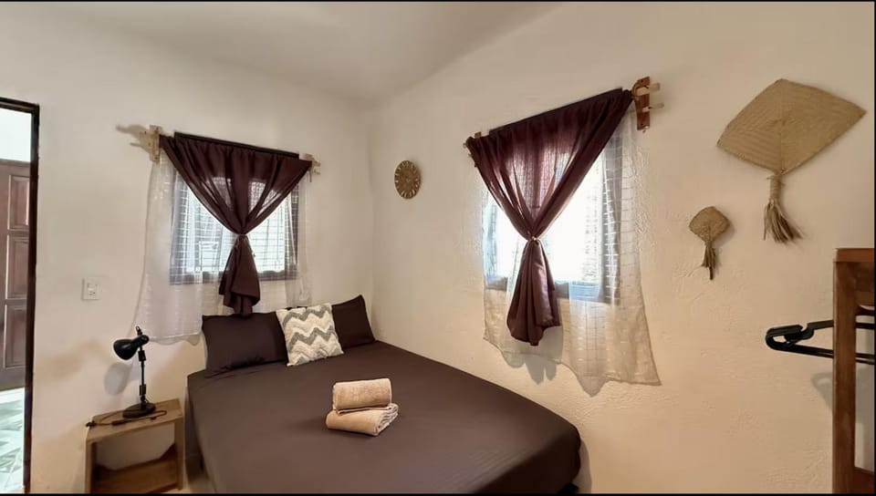 Bed, Decorative detail, towels