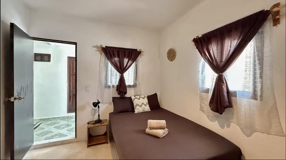Bed, towels