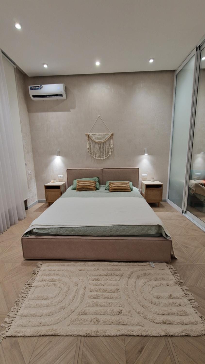 Bed, Bedroom, air conditioner