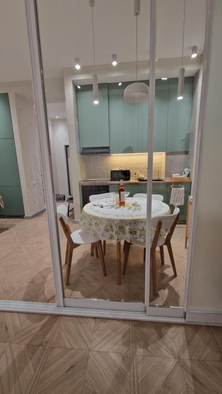 Kitchen or kitchenette, Dining area