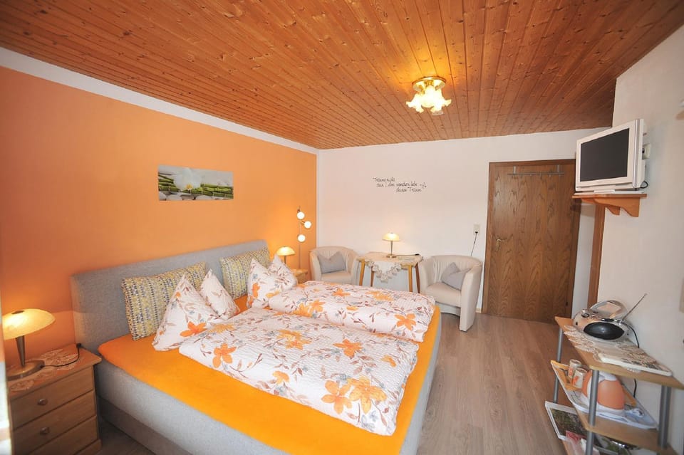 Bed, Photo of the whole room