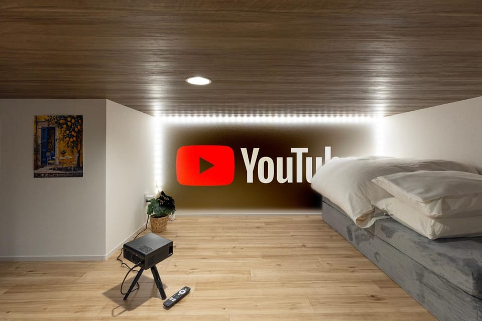 Communal lounge/ TV room, TV and multimedia, Seating area, Evening entertainment, Bedroom