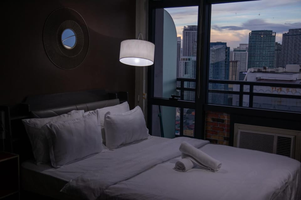 E-Studio,Best Sunset Pool,Luxury,Hotel Style Apartment in Makati