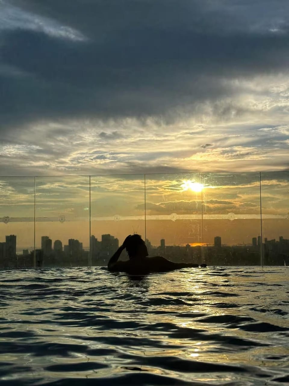 E-Studio,Best Sunset Pool,Luxury,Hotel Style Apartment in Makati