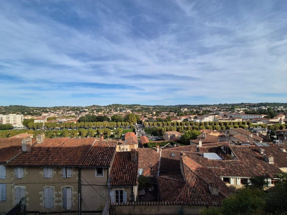Neighbourhood, City view, Location