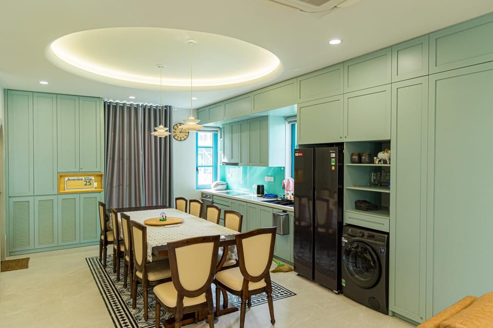 Seating area, Communal kitchen, oven