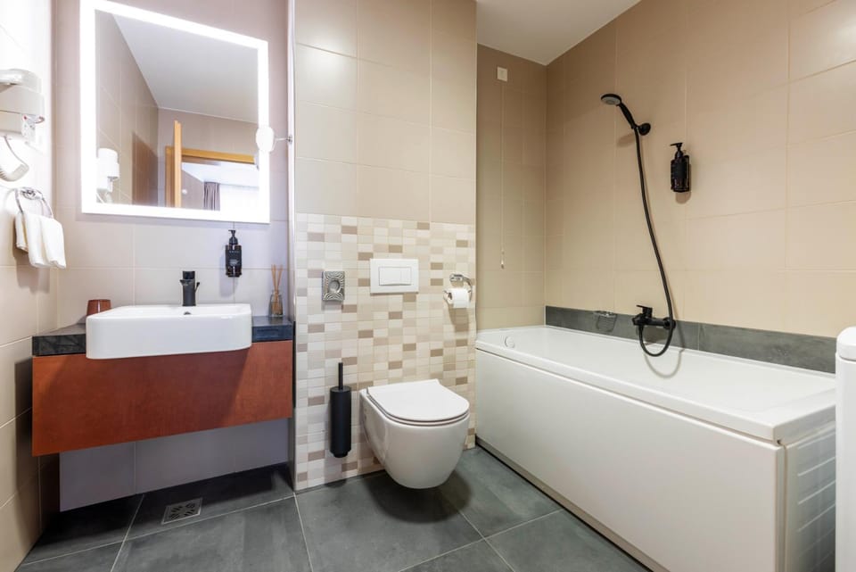 Shower, Bathroom, Bath, towels
