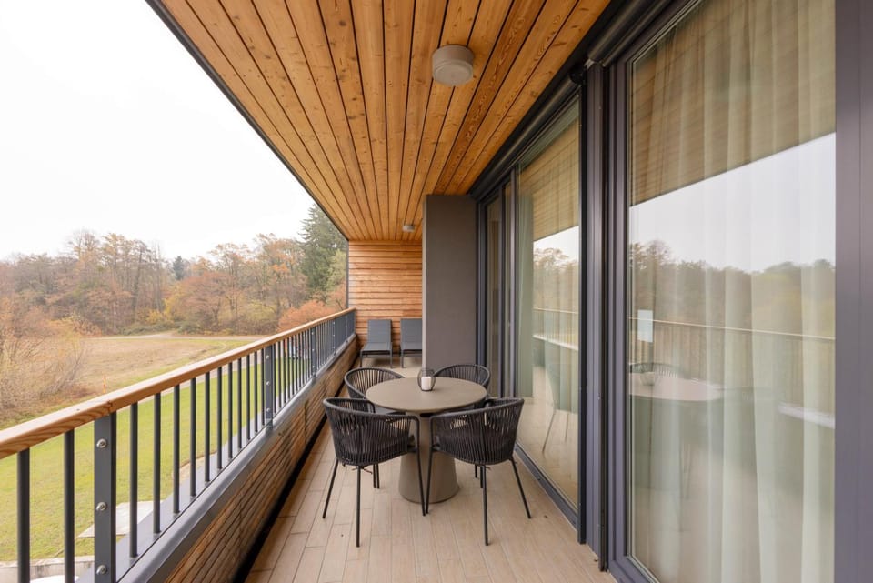 View (from property/room), Balcony/Terrace, Garden view