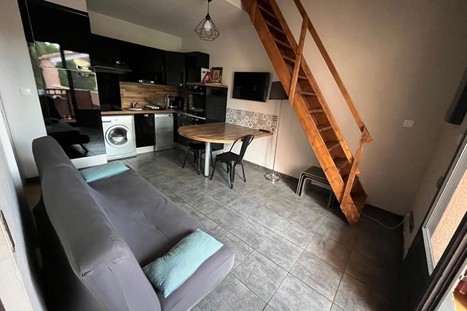 Apartment with pool and sea view Apartment in Saint-Cyprien