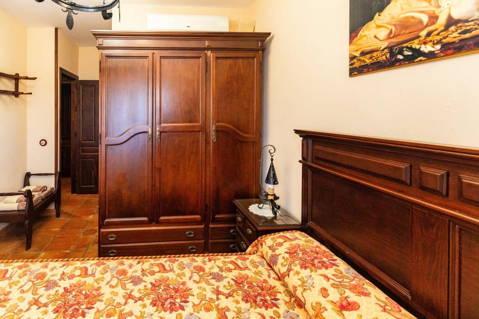 Bed, Photo of the whole room, Bedroom, wardrobe
