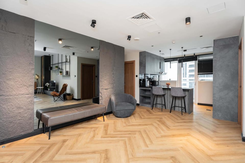 Spacious 2BR Dubai Marina & City Views Apartment in Dubai