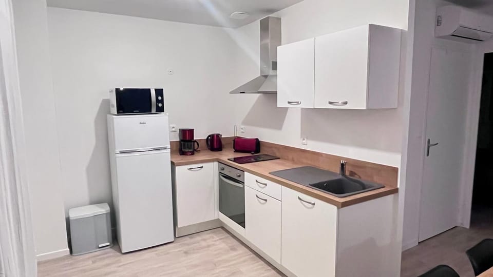 Coffee/tea facilities, Kitchen or kitchenette, microwave, oven, toaster