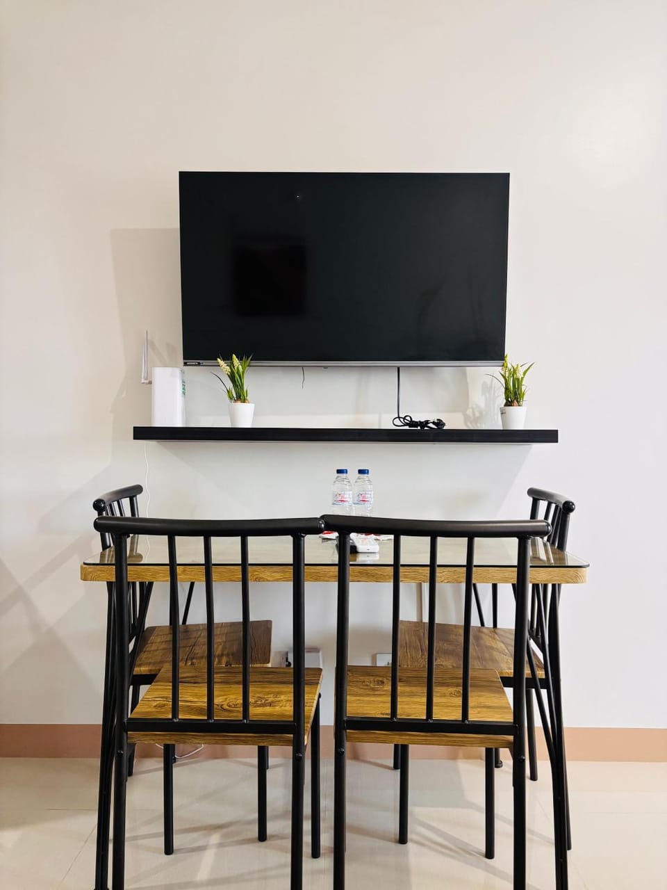 Communal lounge/ TV room, TV and multimedia, Dining area