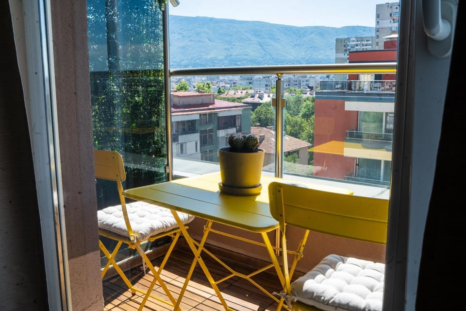 Patio, View (from property/room), Balcony/Terrace, Living room, Seating area, Mountain view