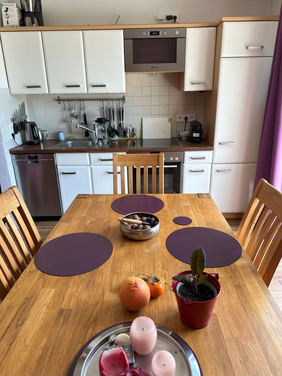 Kitchen or kitchenette, Dining area