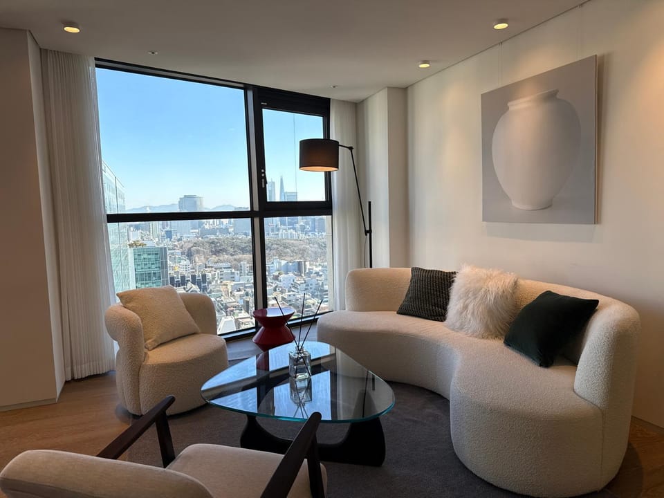 Living room, Seating area