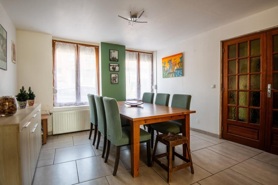 Seating area, Dining area