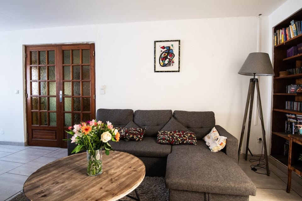 Library, Living room