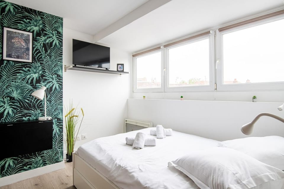 Small Functional Studio – right next to the metro Apartment in Lille