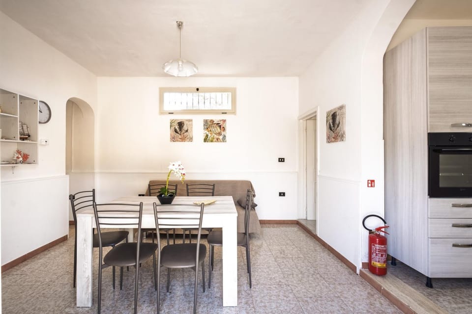 Property building, Kitchen or kitchenette, Living room