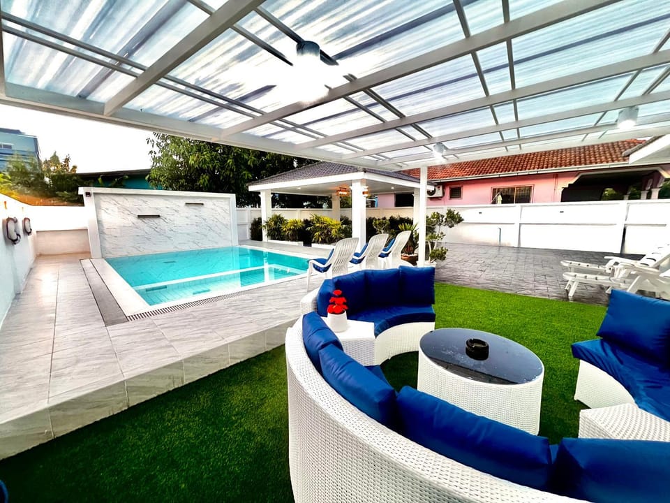 Day, Natural landscape, Living room, Seating area, Pool view, Swimming pool, sunbed