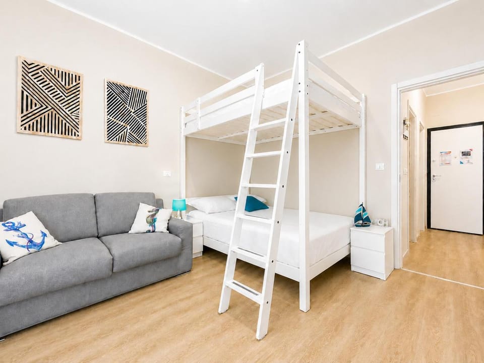 Hostdomus - Beach House - a due passi dal mare Apartment in Liguria