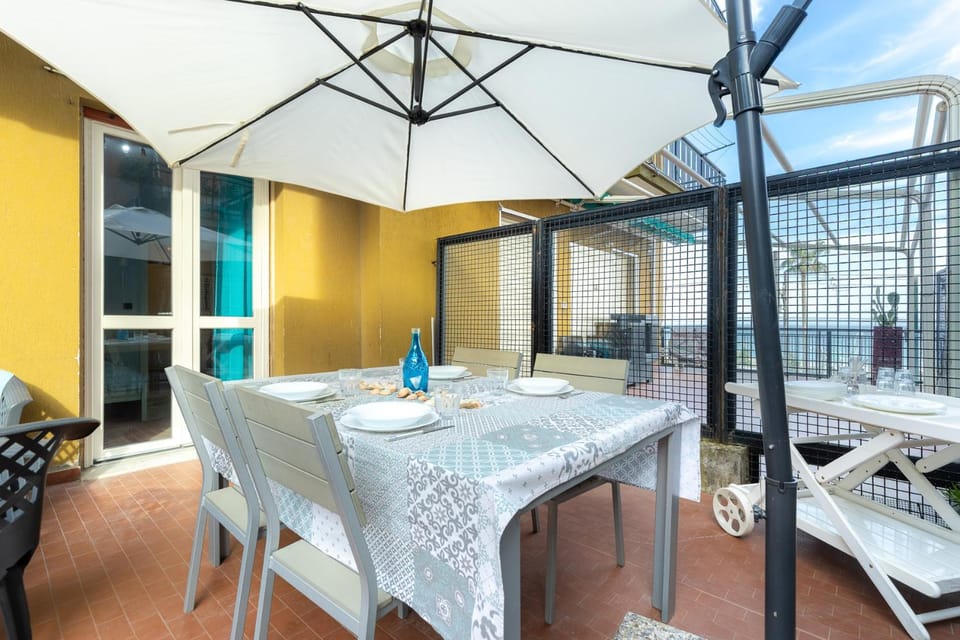 Hostdomus - Beach House - a due passi dal mare Apartment in Liguria