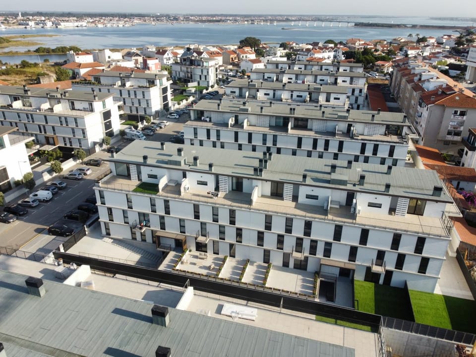 Property building, Day, Neighbourhood, Natural landscape, Bird's eye view, Balcony/Terrace, City view, Sea view, Street view, Location, Parking
