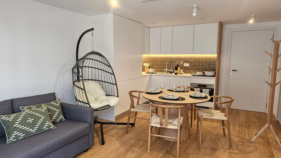 Kitchen or kitchenette, Living room, Seating area, Dining area