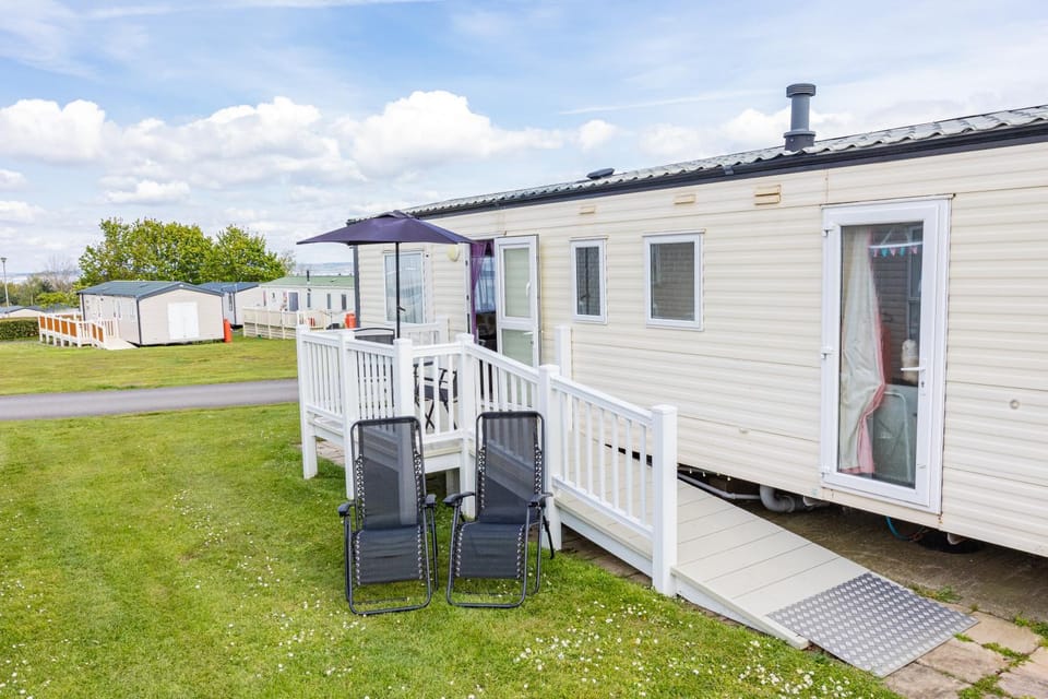 Property building, Garden, Balcony/Terrace