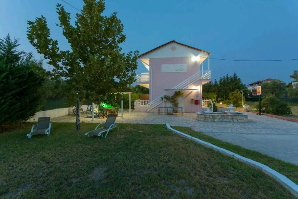 Eleni Studios & Apartments Apartment in Alikanas