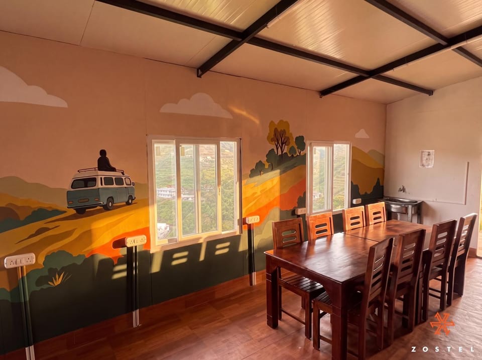 Seating area, Dining area