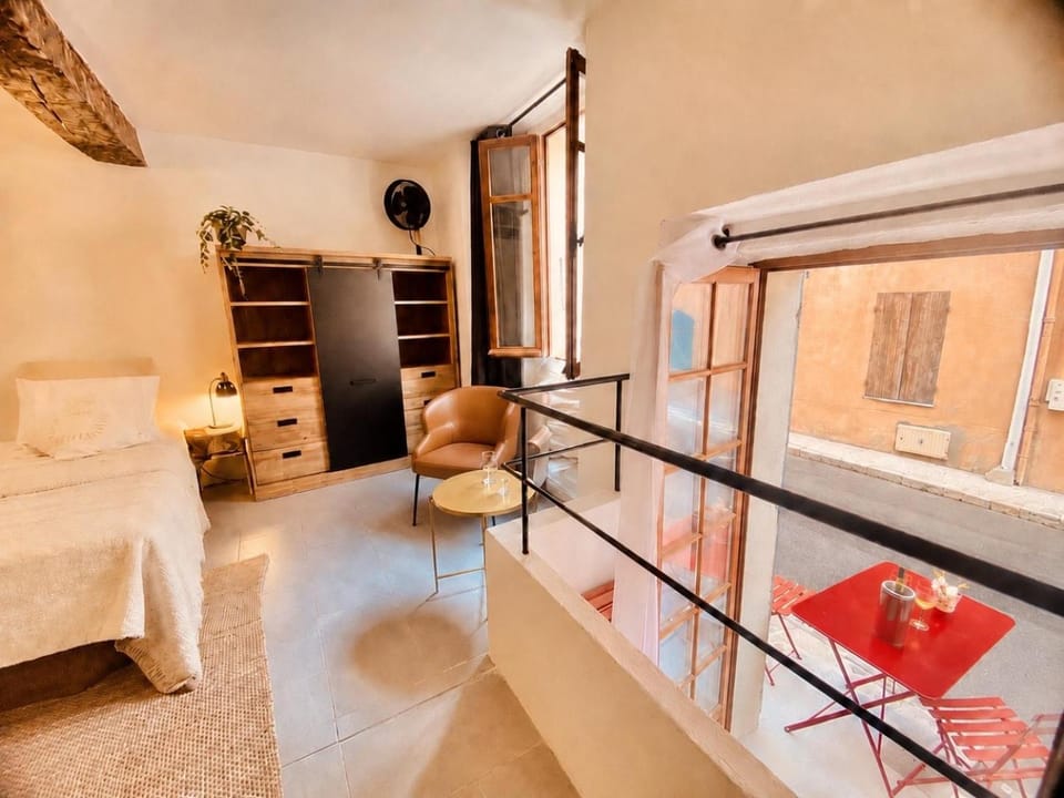 Bed, Neighbourhood, Living room, Photo of the whole room, Seating area, Dining area, Bedroom, Street view, wardrobe