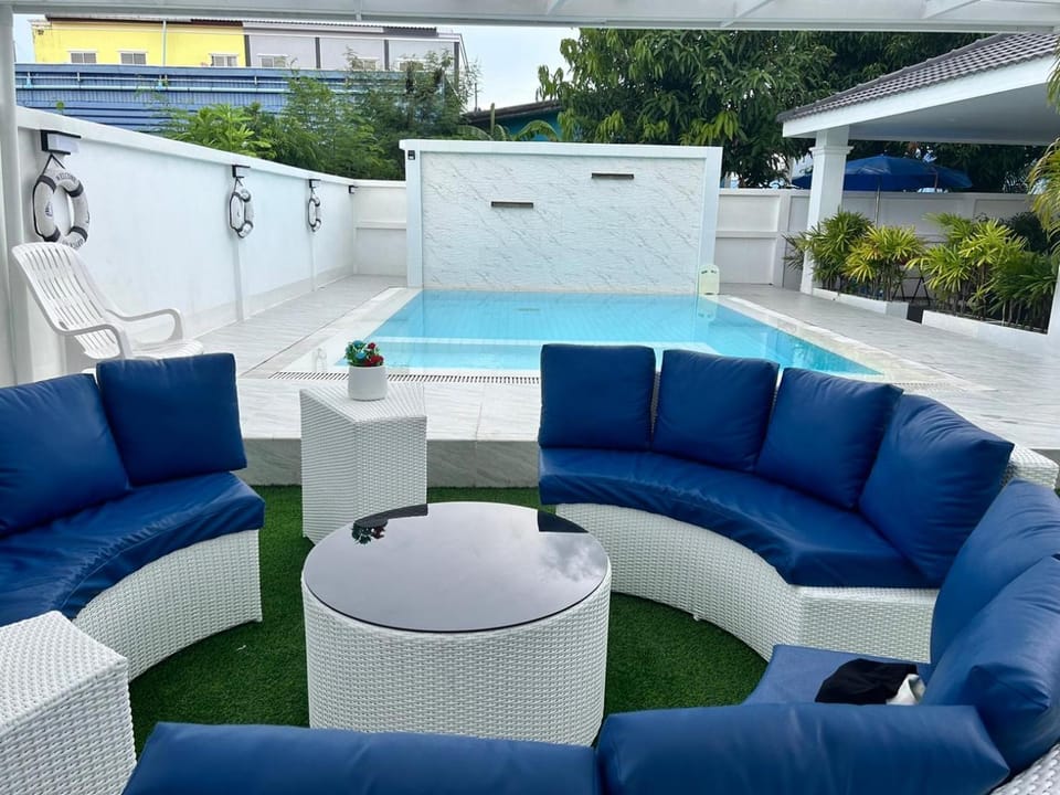 Seating area, sunbed