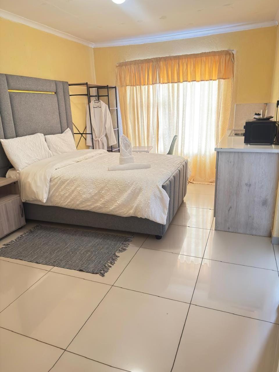 Photo of the whole room, Bedroom