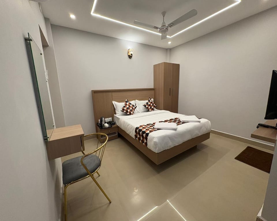 Bed, TV and multimedia, Photo of the whole room, Bedroom, hair dresser, wardrobe
