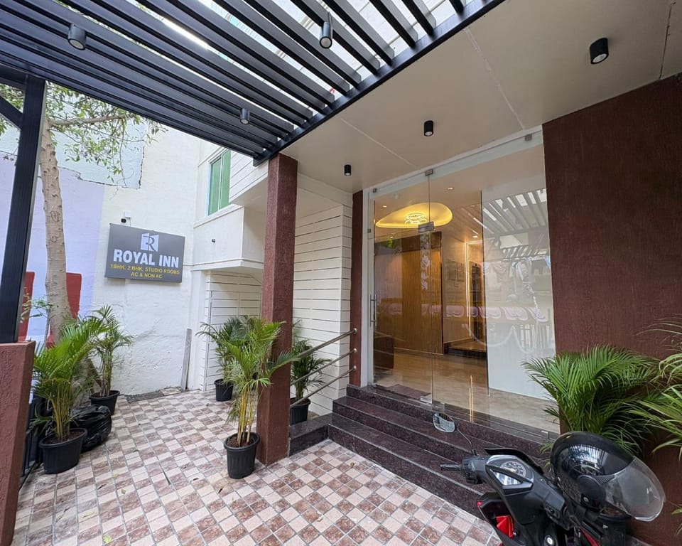 Property building, Facade/entrance, Day
