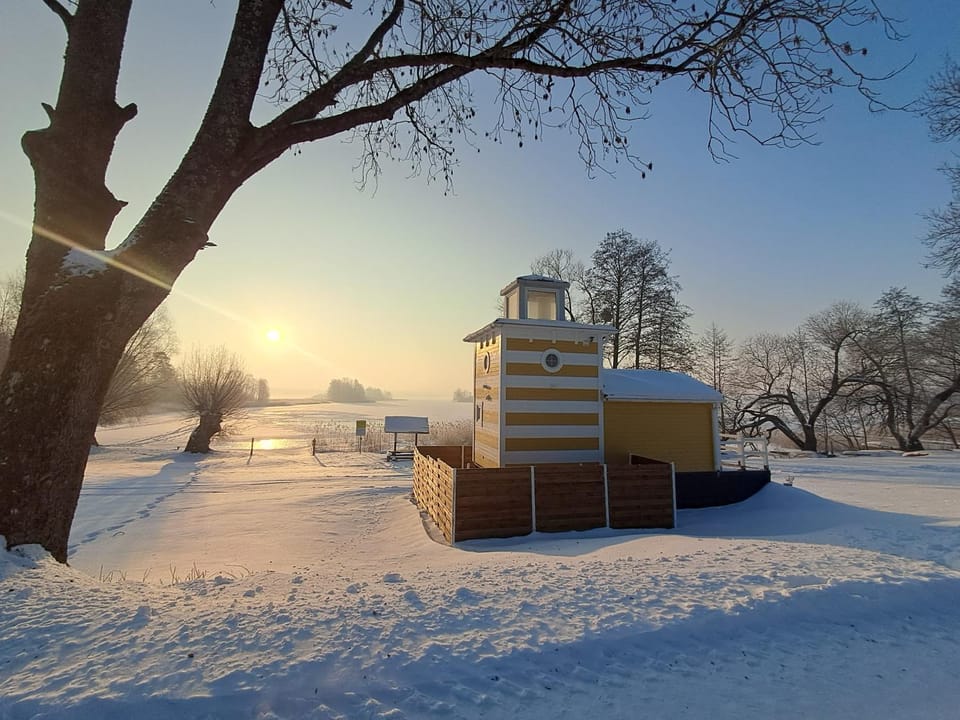 Mazurska Latarnia na prywatnej plaży tuż przy linii brzegowej pomost stawy gospodarstwo pasieka House in Lithuania