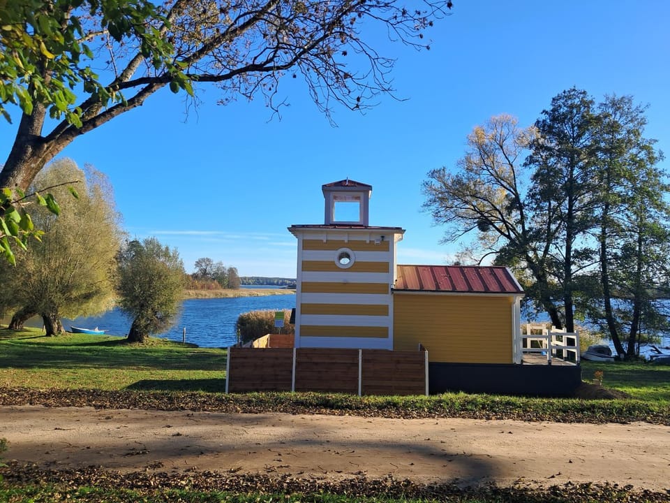 Mazurska Latarnia na prywatnej plaży tuż przy linii brzegowej pomost stawy gospodarstwo pasieka House in Lithuania
