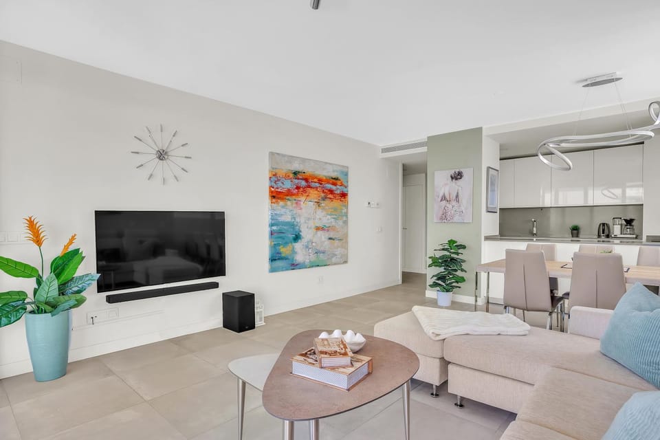 TV and multimedia, Living room, Seating area, Dining area, air conditioner