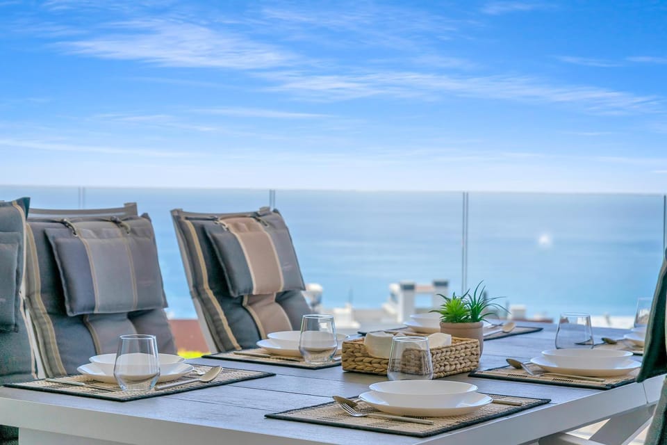 View (from property/room), Balcony/Terrace, Living room, Dining area, Sea view